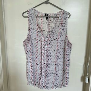White, sleeveless, patterned blouse